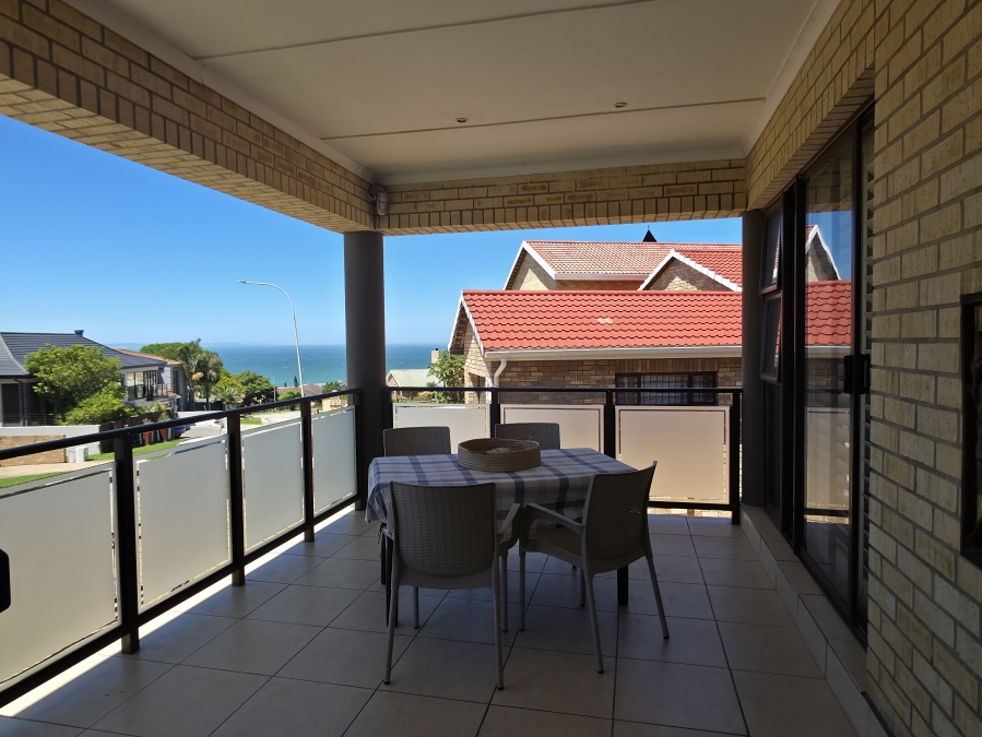 3 Bedroom Property for Sale in Wavecrest Eastern Cape